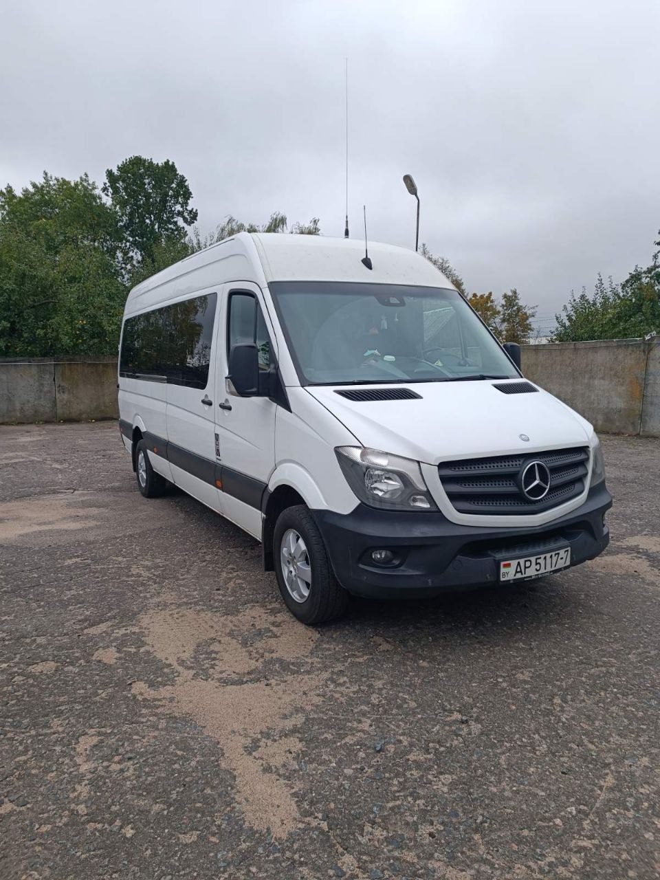 Микроавтобус с багажным пространством для аренды