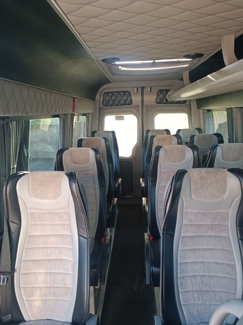 Микроавтобус с багажным пространством для аренды