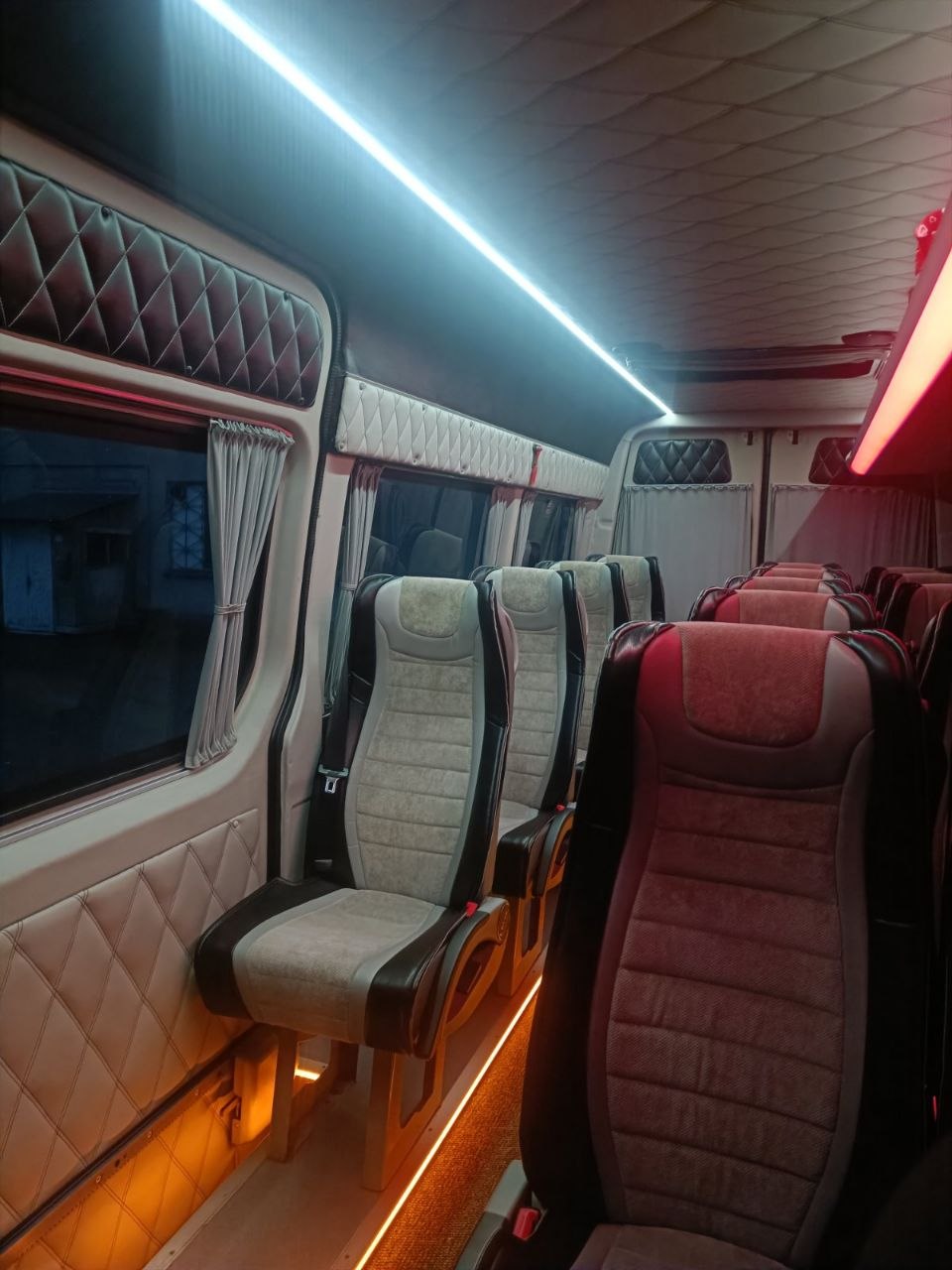 Микроавтобус с багажным пространством для аренды